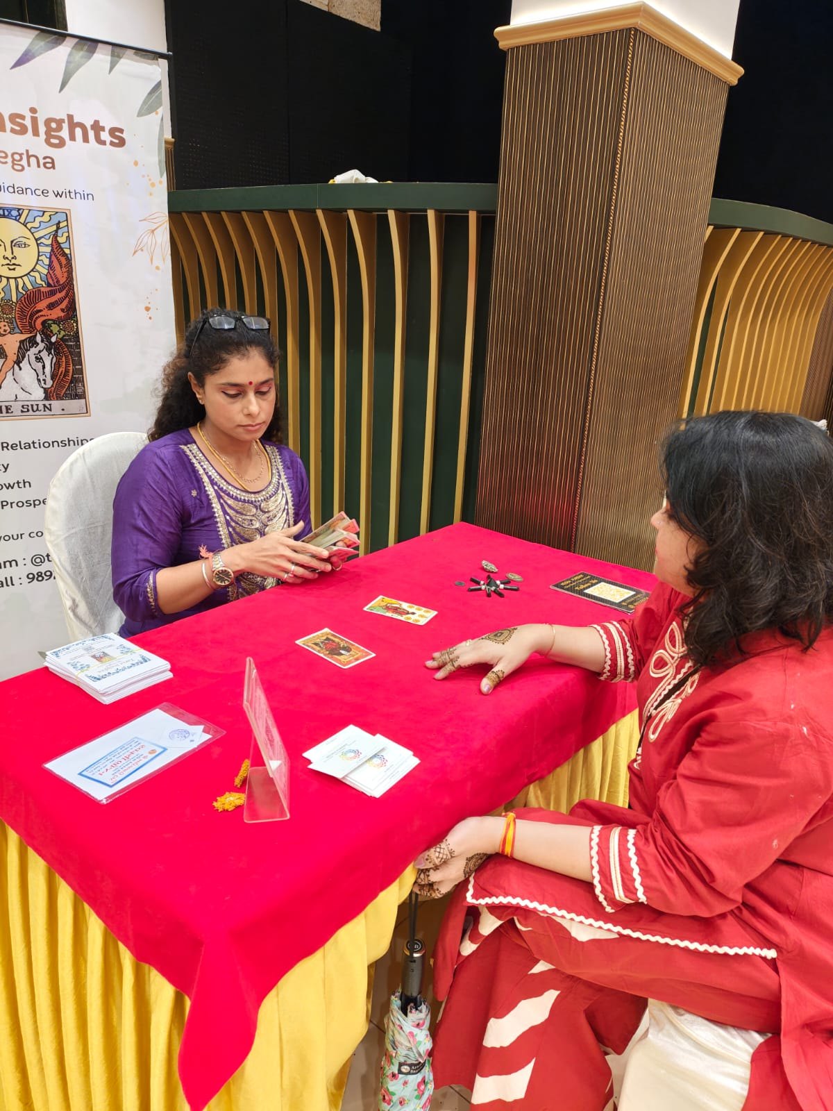 Megha Parekh during a Tarot session